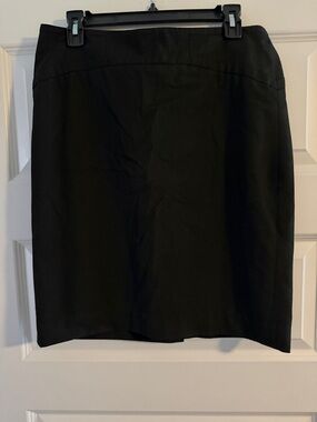 The limited Classic Black Pencil Skirt